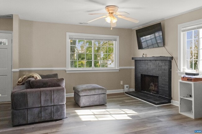 Building Photo - 118 Woodlake Dr