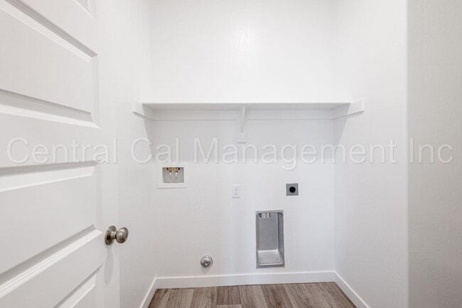 Building Photo - 4 Bedroom/2 Bath Home with Paid Solar in the Southwest - $2545 Per Month!