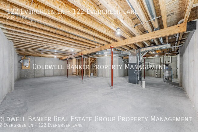 Building Photo - 122 Evergreen Ln