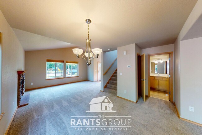 Building Photo - Fantastic Neighborhood! Easy Commute to JB...