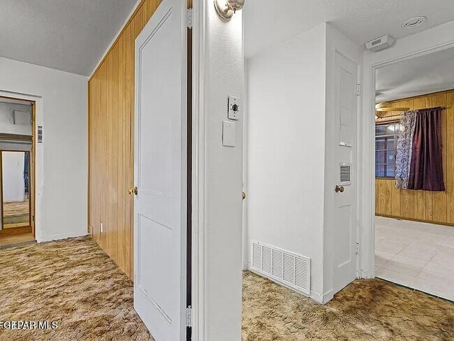 Building Photo - 3222 Frankfort Ave