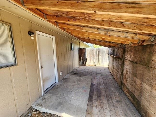 Building Photo - 116 Delaware Ave