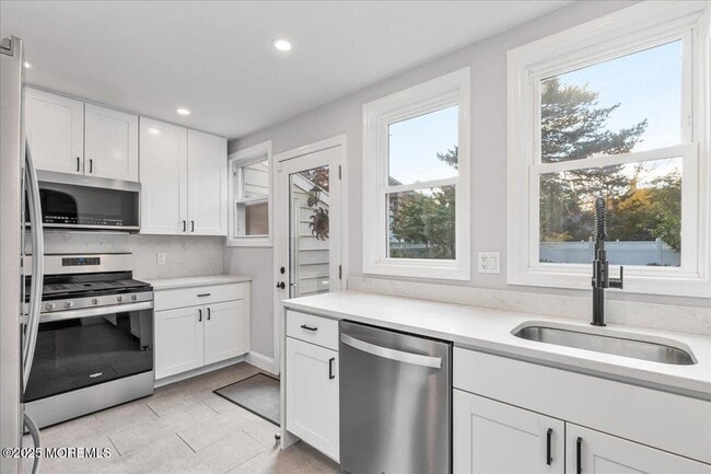 Building Photo - 14 Prospect Ave N