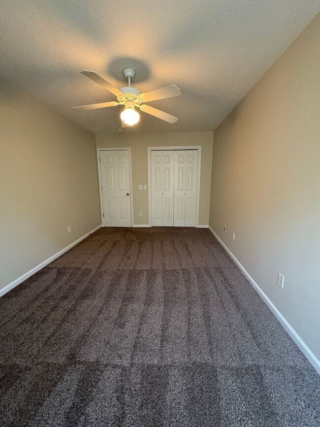Building Photo - 125 Winthrope Ln