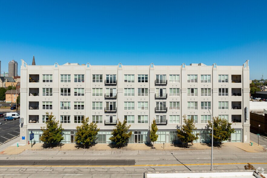 Building Photo - Maxwell Apartments