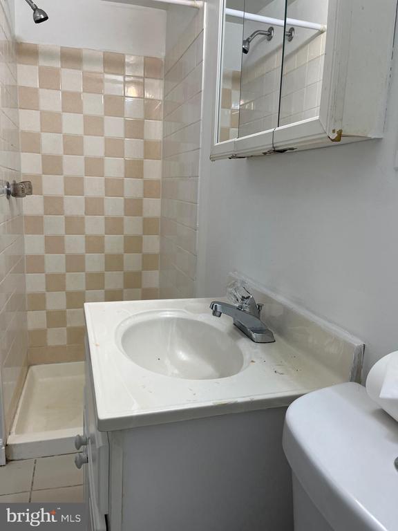 Building Photo - 1323 Gilham St