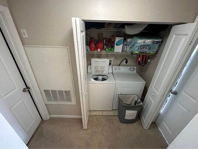 Building Photo - 903 Providence Pl