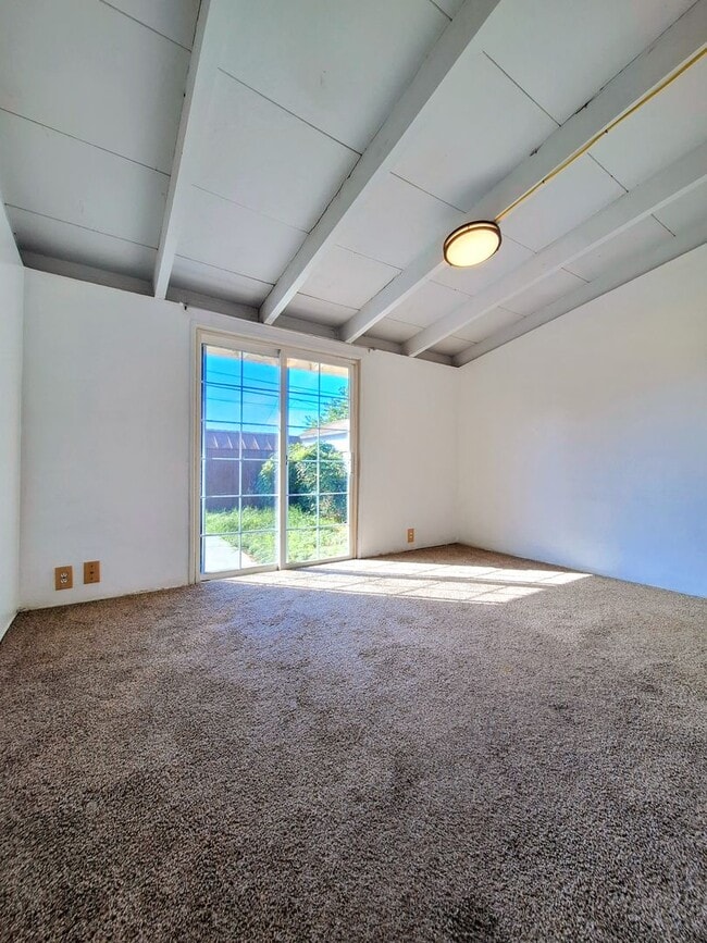 Building Photo - Refurbished 3bd Single Story House With Carport & Large Yards