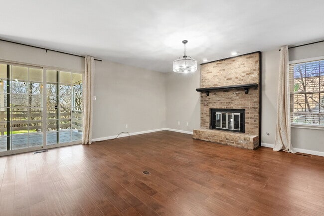 Building Photo - *RESERVED - Contact Us to Submit A Backup App!* Fully Renovated 4BR/2.5BA Gem in Sought-After Ben...