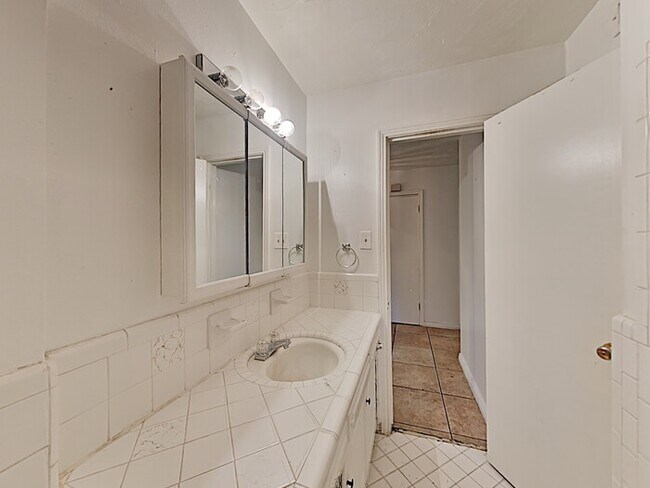 Building Photo - No Application Fee* Plus $250 Off First & ...