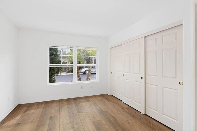 Building Photo - Don't miss out! Gated/Secured 3 br 2 ba home