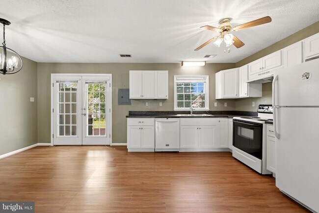 Building Photo - 504 Tudor Dr