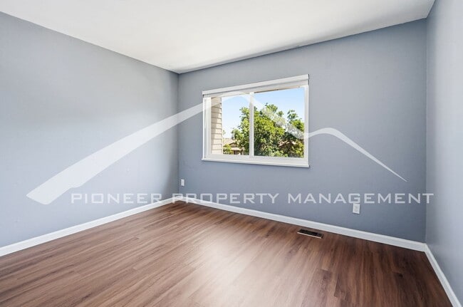 Building Photo - 655 S Xenon Ct