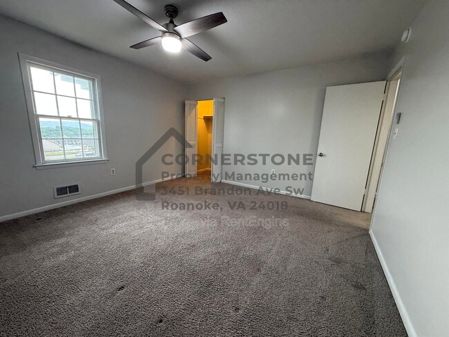 Building Photo - 6500 Carefree Ln