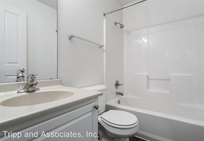 Building Photo - 500-530 E Inman Pkwy