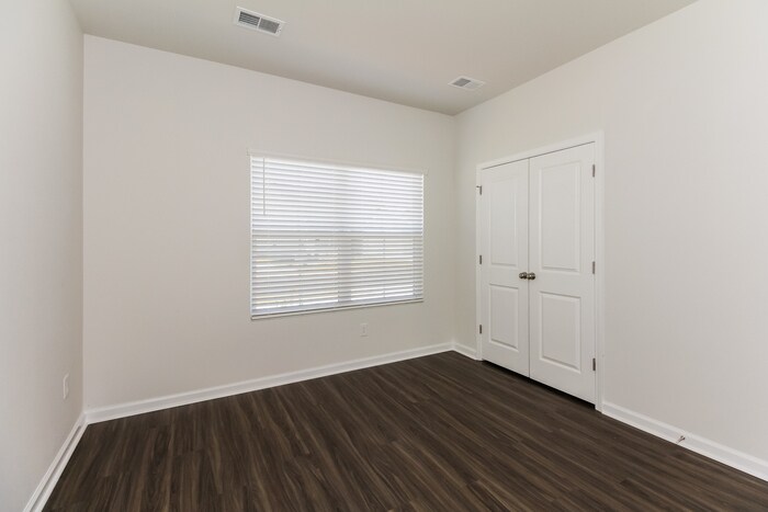 Building Photo - 215 Dorian Lp