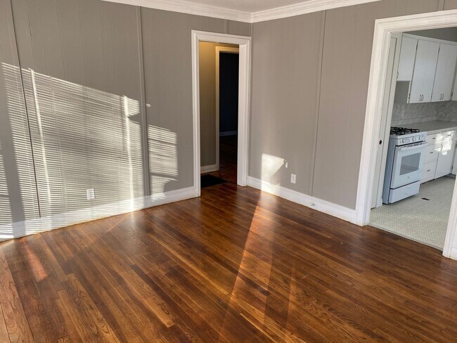 Building Photo - 2 Bed 1 Bath with Large backyard