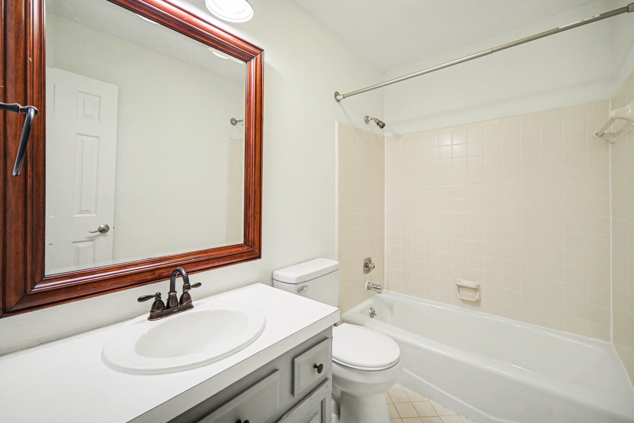 Building Photo - 520 N Poplar St