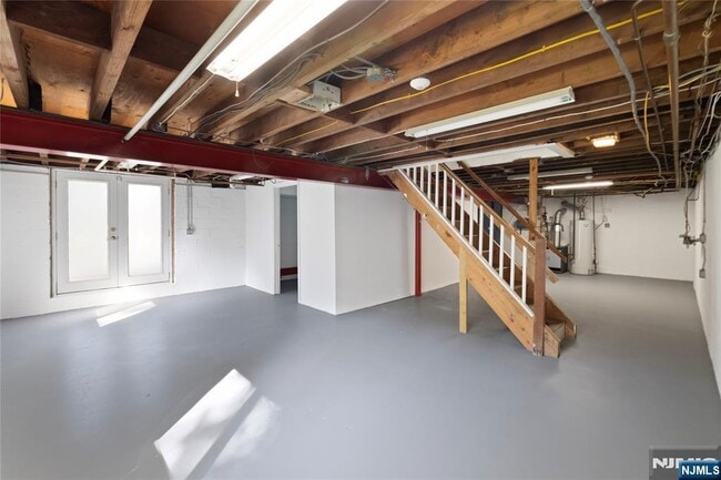 Building Photo - 947 E Glen Ave