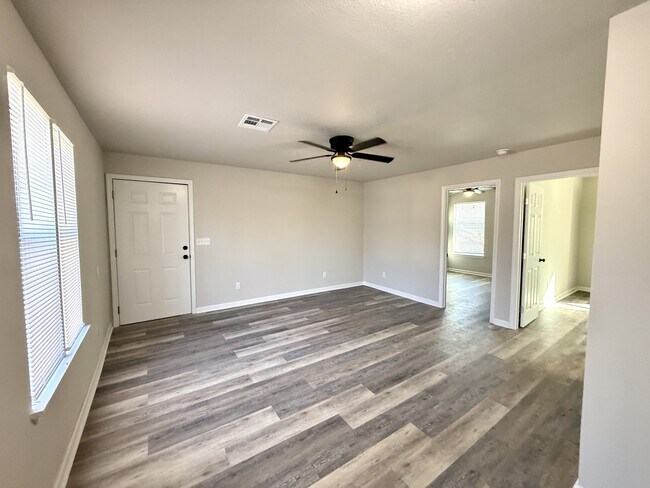 Building Photo - 312 M St NE