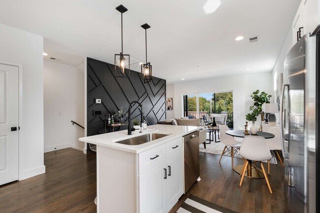 Building Photo - 1806 Lischey Ave