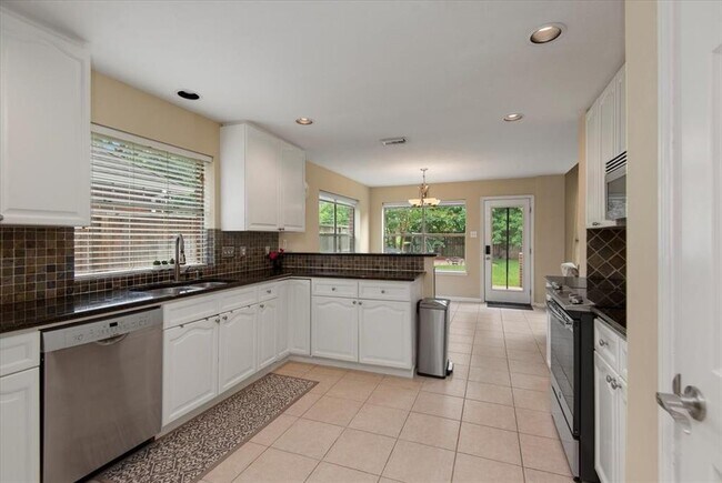 Building Photo - 314 Trailwood Ct