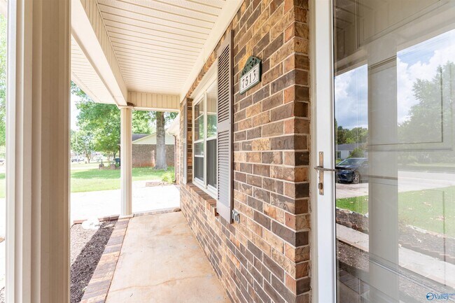 Building Photo - 7513 SW Clubfield Dr