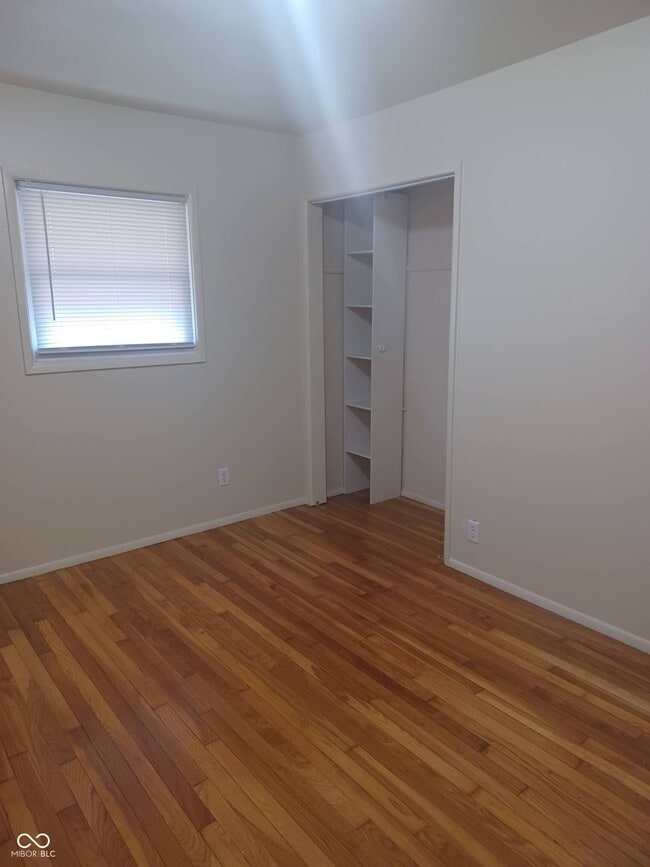 Building Photo - 33 S Post Rd