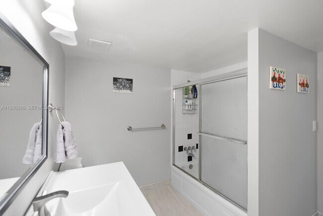 Building Photo - 100 Golden Isles Dr