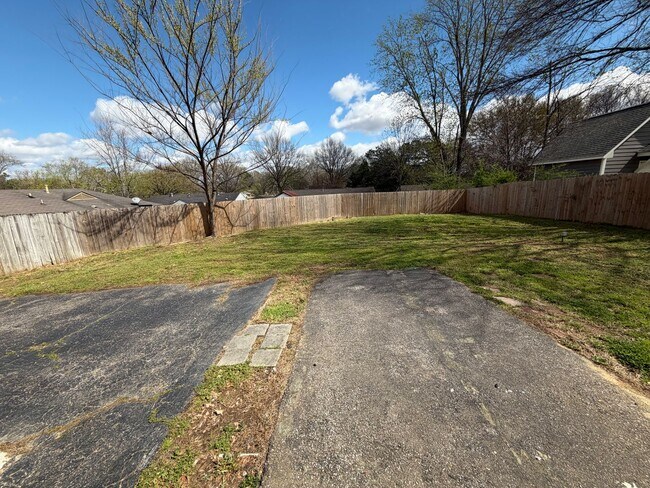 Building Photo - Welcome to your new home in Southaven, MS! HALF OFF FIRST MONTH RENT!!