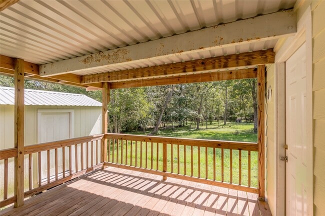 Building Photo - 4 Rainbow Dr