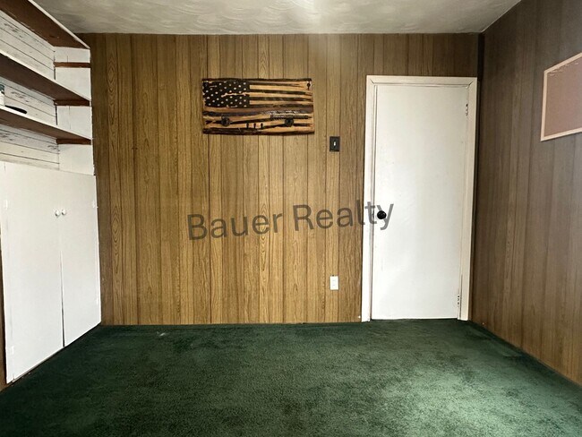 Building Photo - Three Bedroom, Country Setting