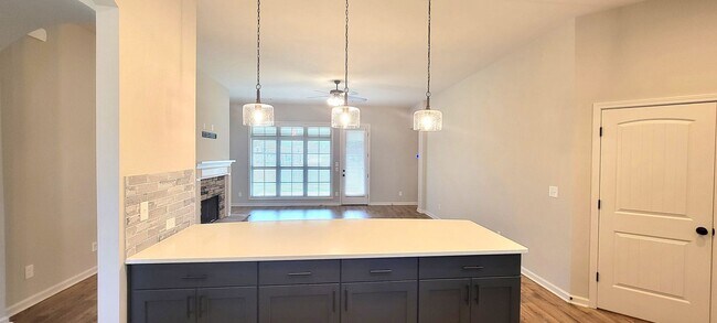 Building Photo - 844 Hedgefield Way