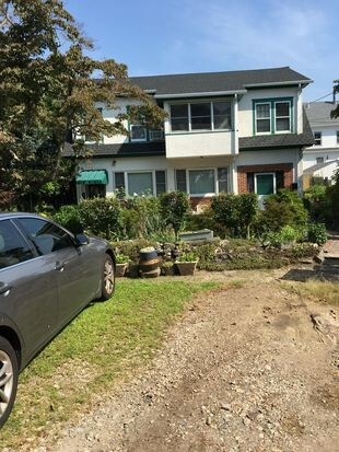 Building Photo - 10 Stone Ave