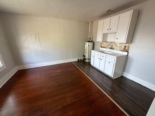 Building Photo - 506-506 Kingston Ave NE