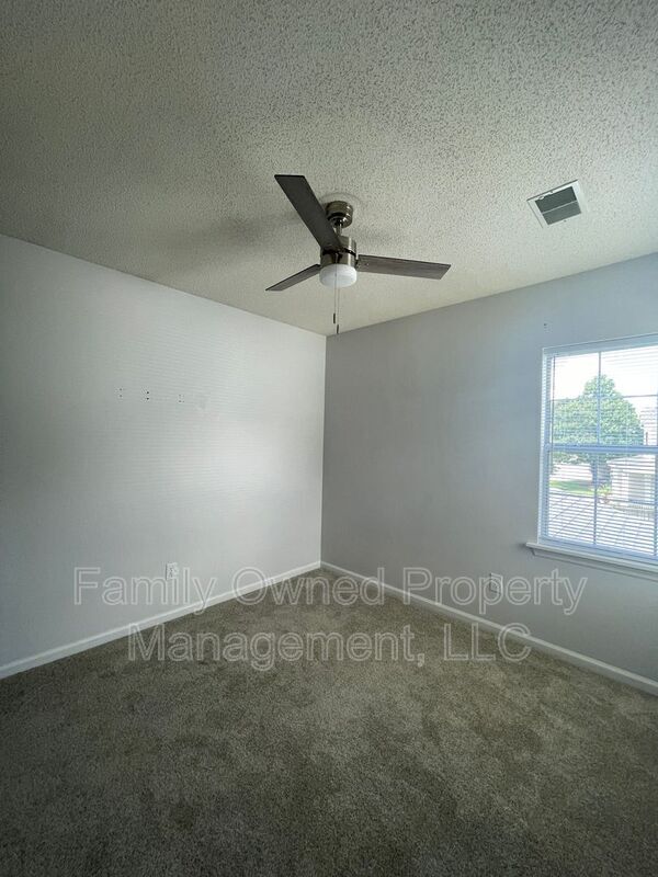 Building Photo - 113 Rockdale Ln
