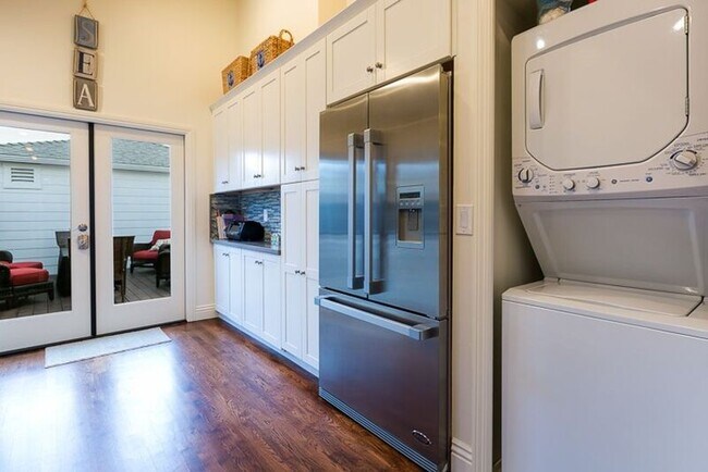 Building Photo - 563 Sea Ln