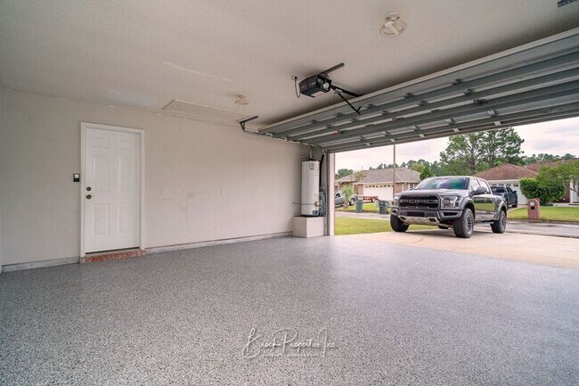 Building Photo - 2100 Blue Wind Dr