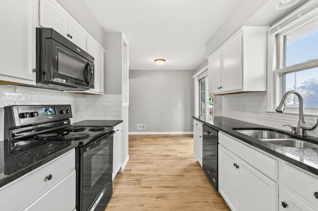 Building Photo - 7215 S 41st Ave
