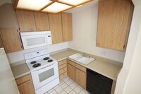 Building Photo - 1-bedroom condo with loft, top floor unit in La Jolla Colony/UTC