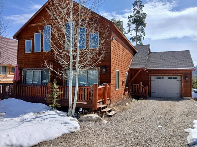 Building Photo - 884 Kinnikinnick Rd
