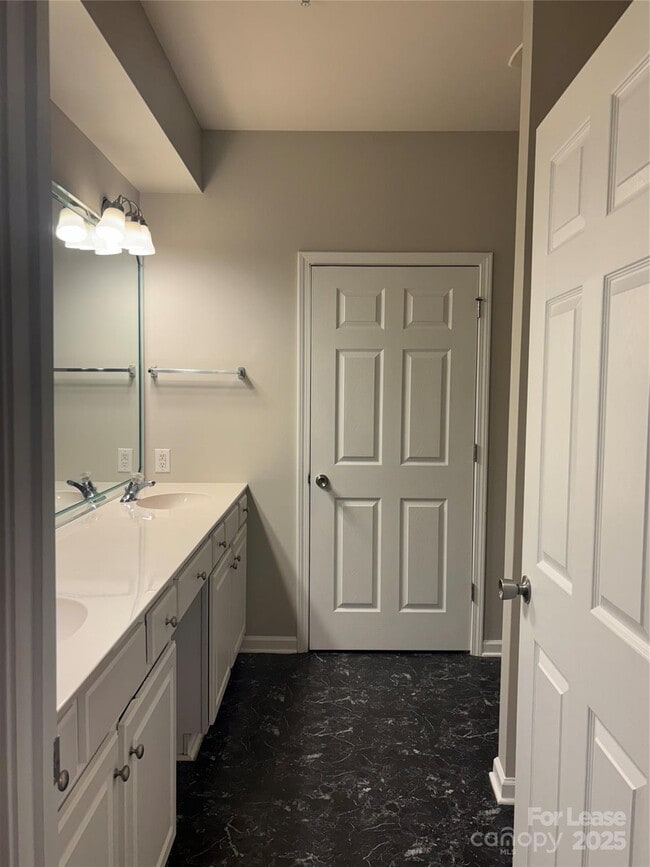 Building Photo - 14859 Santa Lucia Dr