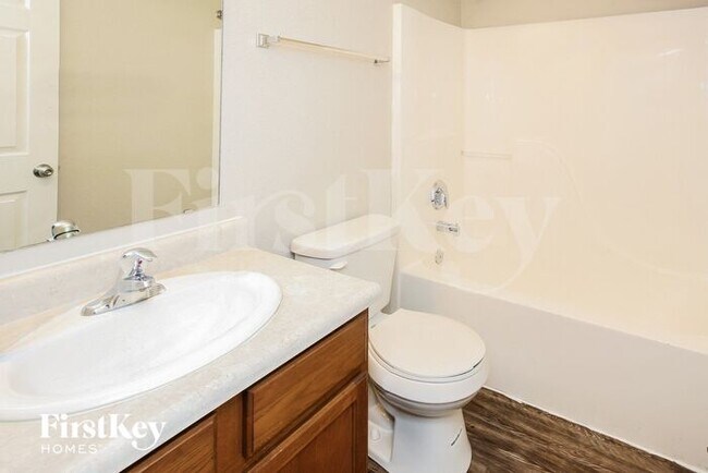 Building Photo - 15572 Dry Creek Rd