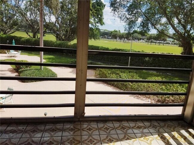 Building Photo - 1400 St Charles Pl