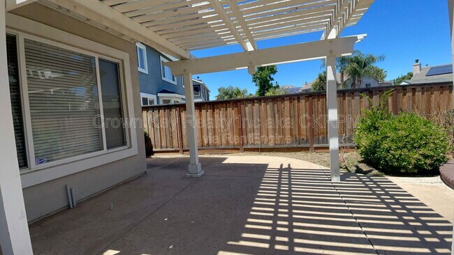 Building Photo - 2664 Ontario Dr