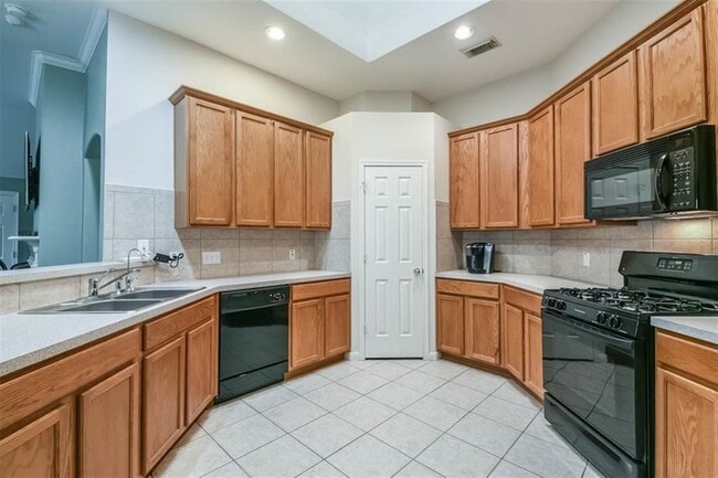 Building Photo - 5911 Mettler Ln