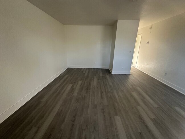 Building Photo - 1948 Country Club Ct