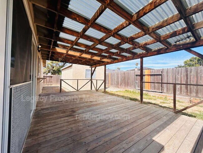 Building Photo - 803 Blue Bill Way