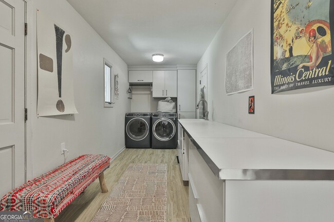 Building Photo - 115 Rolling Green