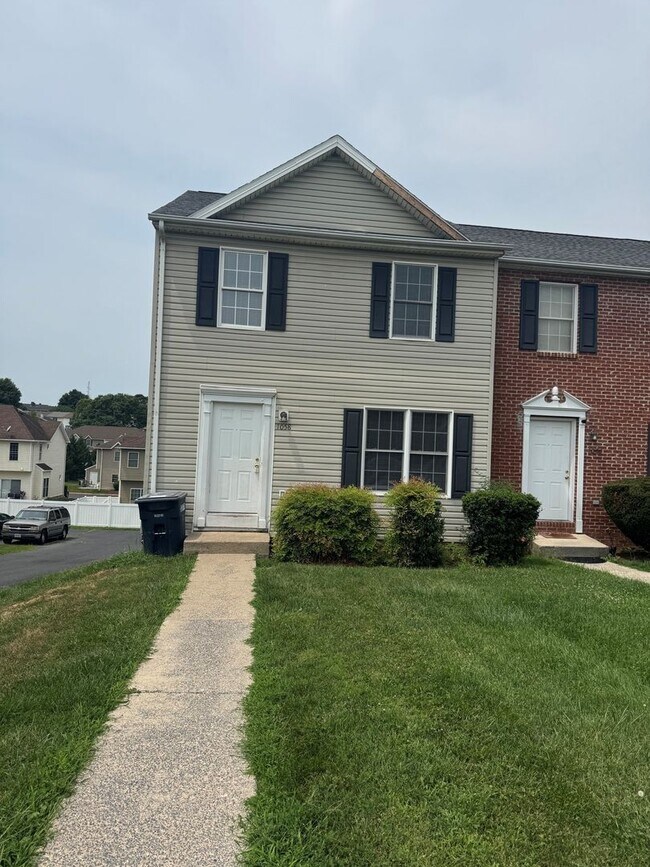 Building Photo - 1058 Oriole Ln